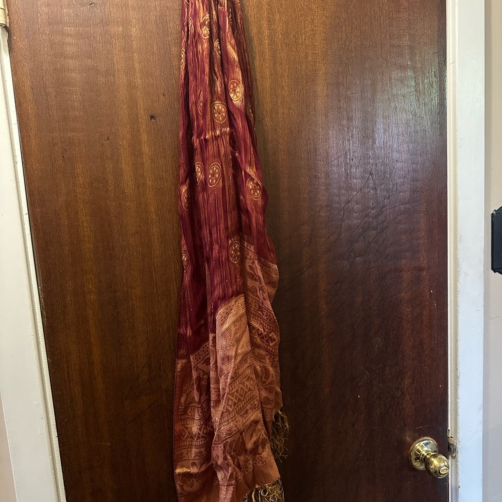 Printed Maroon and Rust Red Tassel Scarf Gold Print